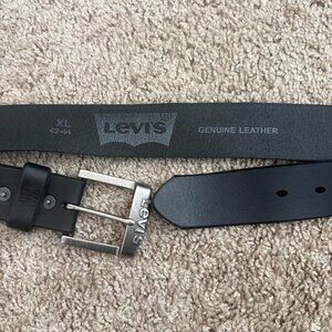 Levi's Men's Black and Navy Belt